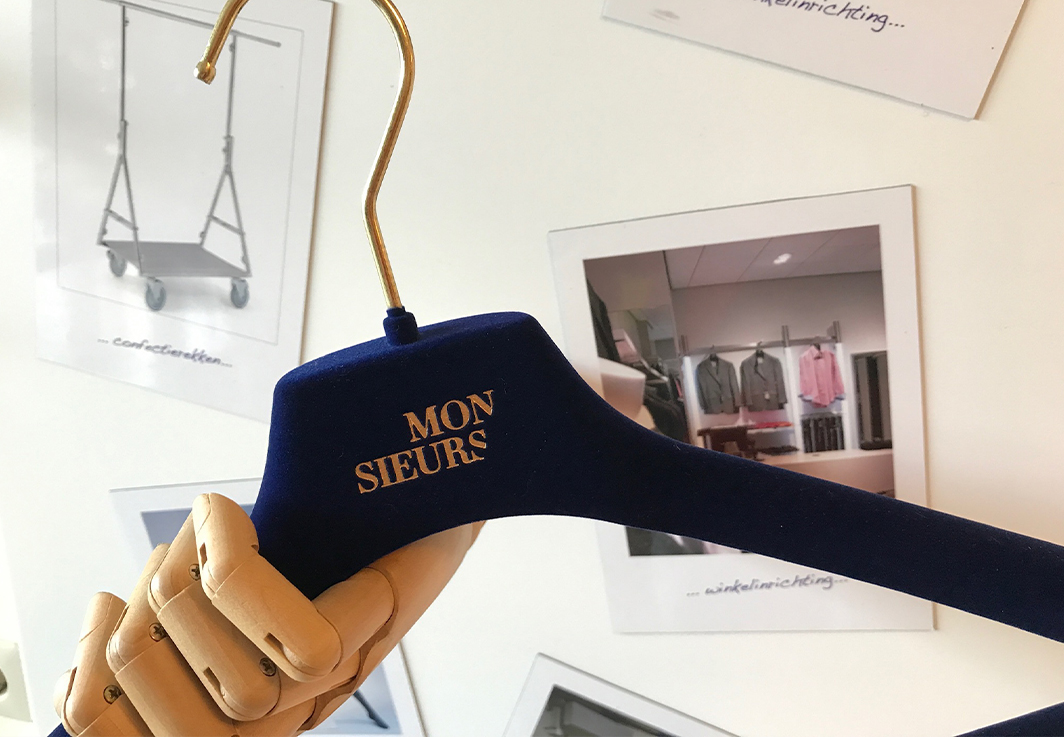 Hangers Unique and Accessories