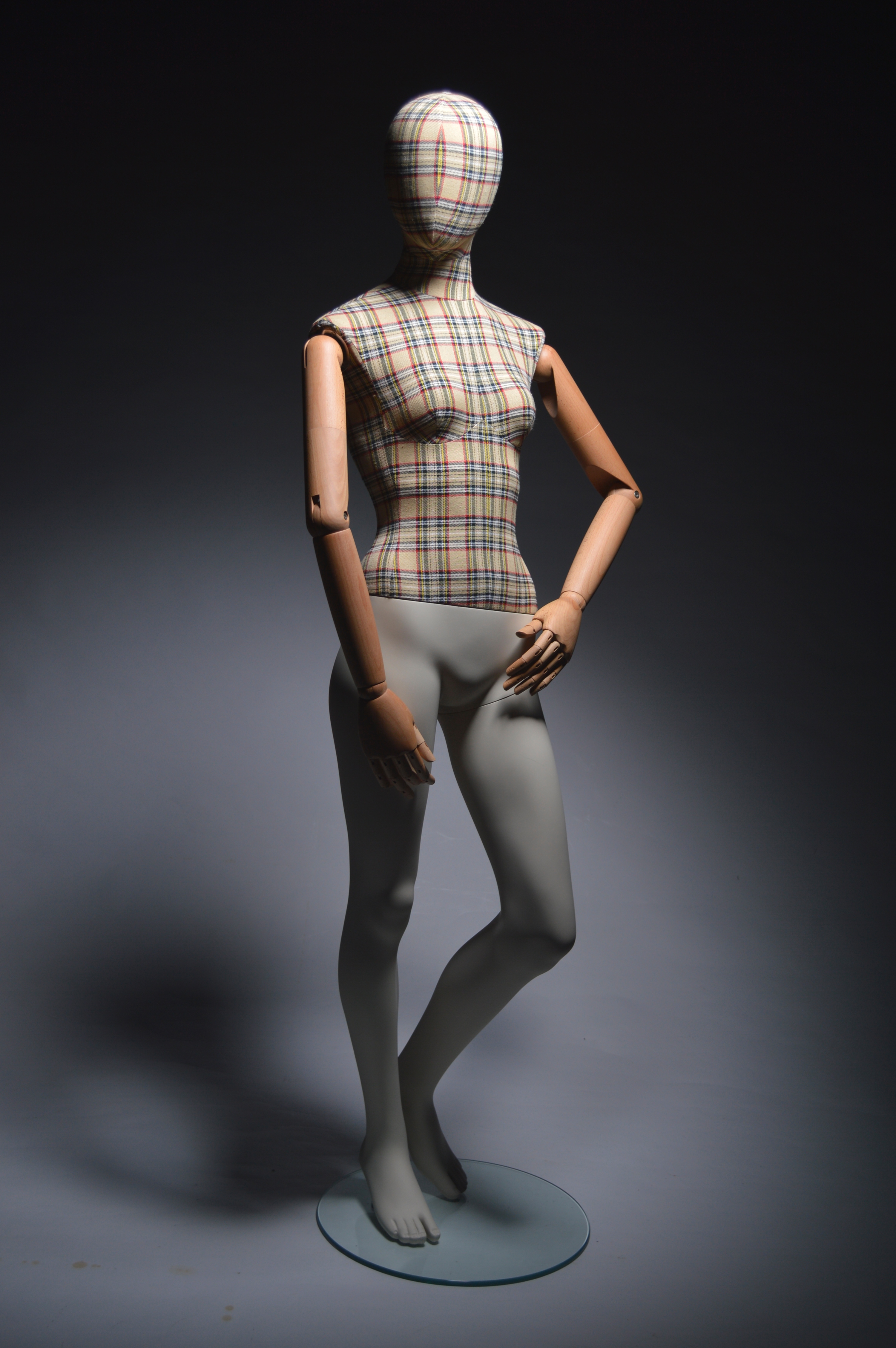 mannequins en vogue kids fiber with wooden arms