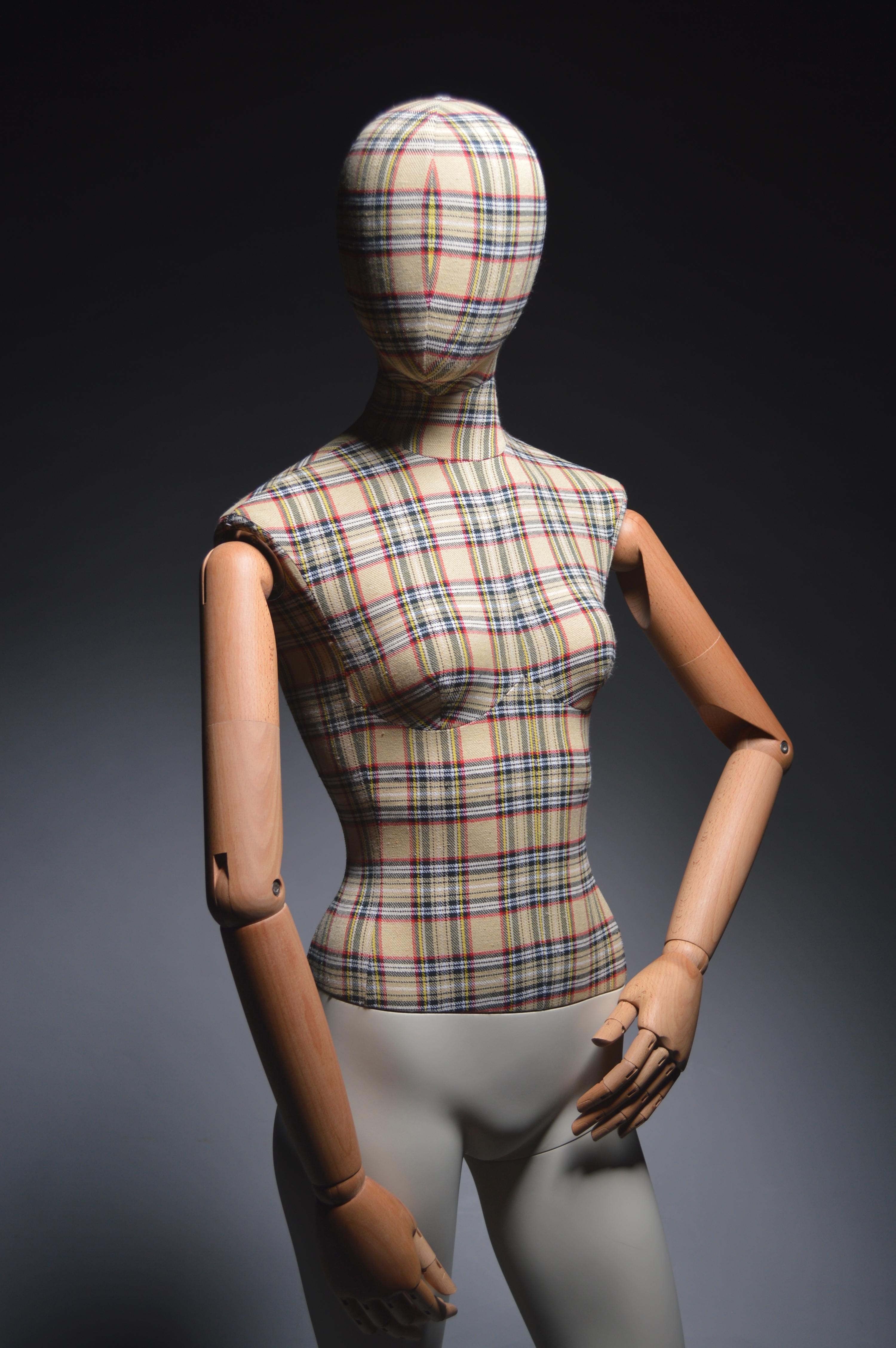 mannequins en vogue kids fiber with wooden arms