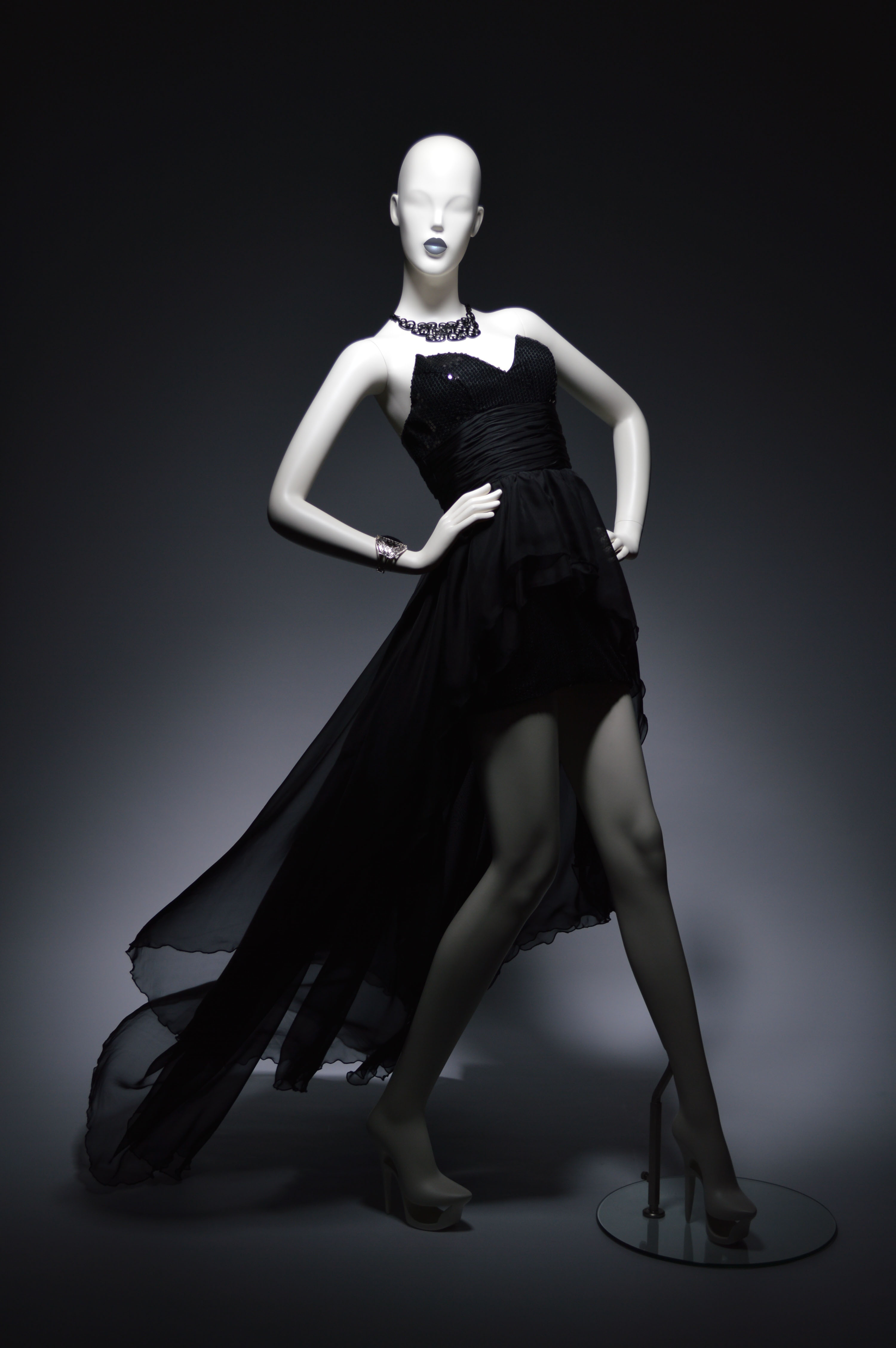 mannequins en vogue semi abstract fiber